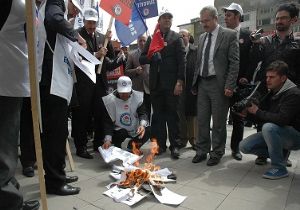 Öğretmenlerden maaş tepkisi